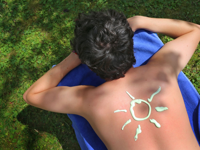 Gut gecremt heißt gut geschützt - nicht nur vor Sonnenbrand, sondern langfristig auch vor Hautkrebs. - Foto: Karl-Josef Hildenbrand/dpa/dpa-tmn