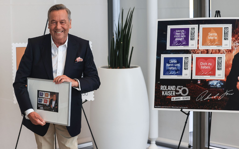 Die Briefmarken sind limitiert und können unter anderem in einer speziellen «Kaiser-Postfiliale» gekauft werden. - Foto: Oliver Berg/dpa Die Briefmarken sind limitiert und können unter anderem in einer speziellen «Kaiser-Postfiliale» gekauft werden. - Foto: Oliver Berg/dpa