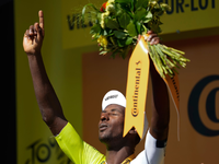 Es ist bereits der dritte Sprint-Sieg für Biniam Girmay von Intermarche Wanty. - Foto: Jerome Delay/AP/dpa