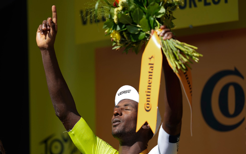 Es ist bereits der dritte Sprint-Sieg fĂĽr Biniam Girmay von Intermarche Wanty. - Foto: Jerome Delay/AP/dpa Es ist bereits der dritte Sprint-Sieg fĂĽr Biniam Girmay von Intermarche Wanty. - Foto: Jerome Delay/AP/dpa