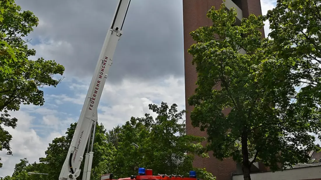 FW-M: Kirchturm verliert Blechteile (Unergiesing) - Bild: presseportal.de