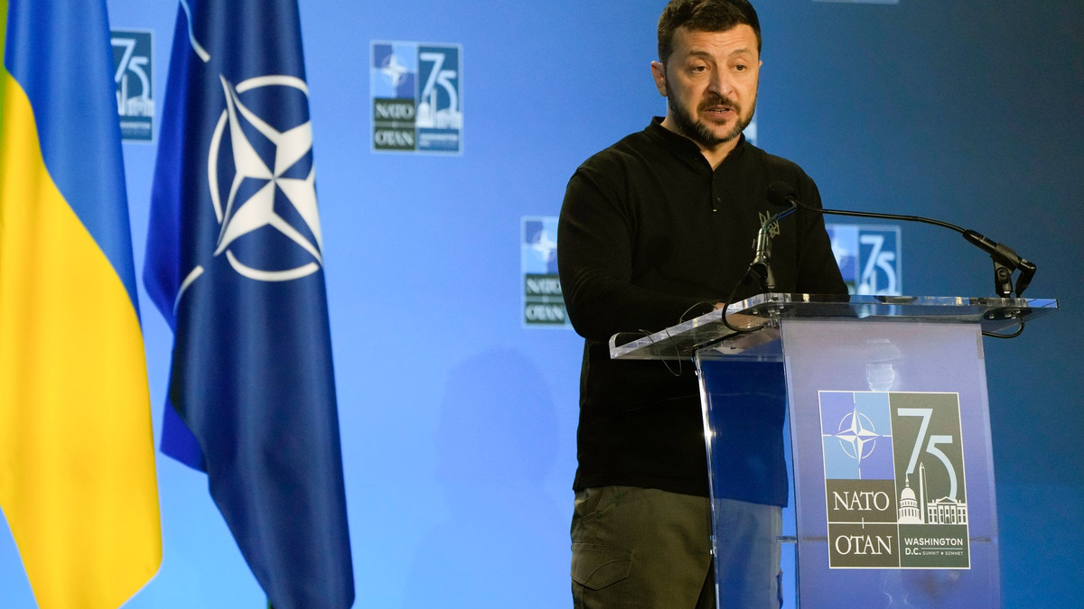 Der ukrainische Präsident Selenskyj fordert, dass Kiew mit den vom Westen gelieferten Waffen auch Basen im russischen Hinterland beschießen darf. - Foto: Mark Schiefelbein/AP/dpa