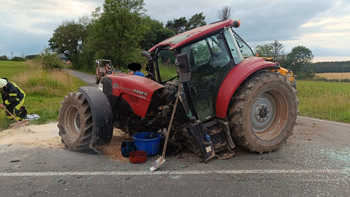 POL-PDWIL: Verkehrsunfall zwischen Linienbus und Traktor - Foto: presseportal.de