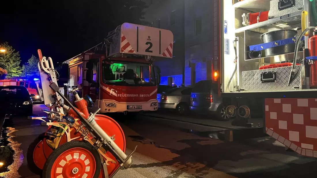 FW-E: Brandeinsatz in Altendorf - Kinderwagen fängt Feuer und sorgt für starke Verrauchung im Treppenraum - Bild: presseportal.de