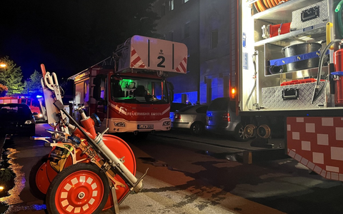 FW-E: Brandeinsatz in Altendorf - Kinderwagen fängt Feuer und sorgt für starke Verrauchung im Treppenraum - Foto: presseportal.de