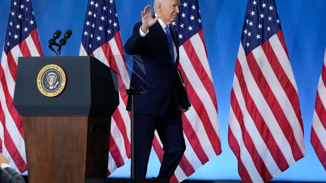 Biden stand beim Nato-Gipfel in Washington unter ständiger Beobachtung. - Bild: Jacquelyn Martin/AP