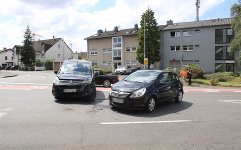 POL-RBK: Bergisch Gladbach - Zwei Leichtverletzte bei Verkehrsunfall in Heidkamp - Foto: presseportal.de