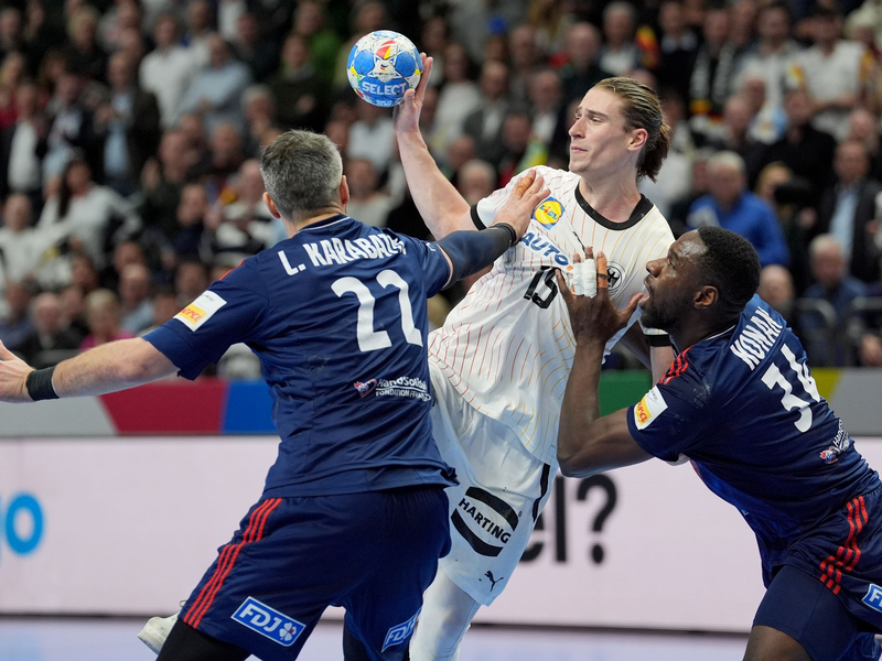Die DHB-Auswahl absolviert am Samstag in Vorbereitung auf die Olympischen Spiele ein Test-Länderspiel gegen Frankreich. - Foto: Sören Stache/dpa