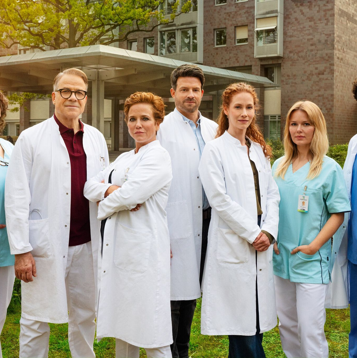 Muriel Baumeister spielt eine Chefärztin - Foto: Sat.1/dpa