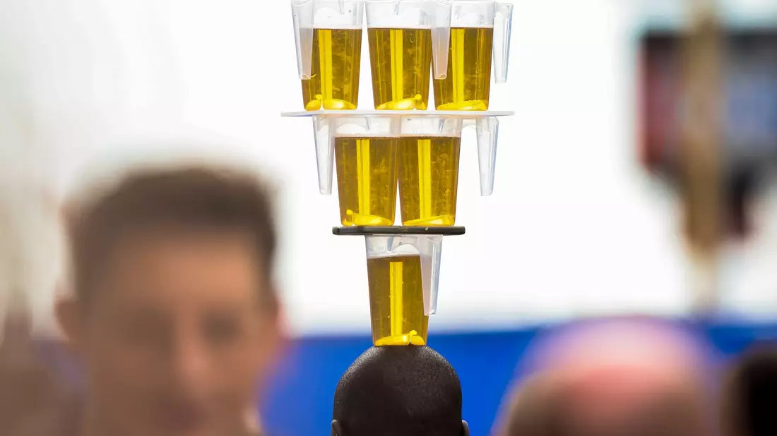 Die Fußball-EM hatte Veltins zufolge keinen positiven Effekt auf den Bierabsatz in Deutschland. (Symbolbild) - Bild: Christoph Reichwein/dpa