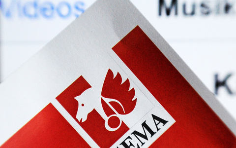 Aus Sicht der Gema sollten KI-Firmen, die auf Grundlage bestehender Kompositionen Musik generieren, zur Kasse gebeten werden. (Archivbild) - Foto: Marcus Brandt/dpa