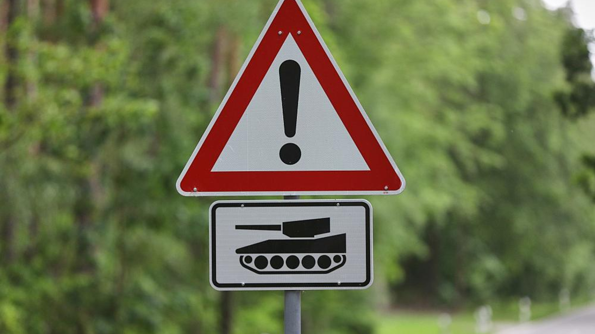 Warnung vor Panzern (Archiv) - Foto: über dts Nachrichtenagentur