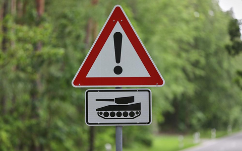 Warnung vor Panzern (Archiv) - Foto: über dts Nachrichtenagentur