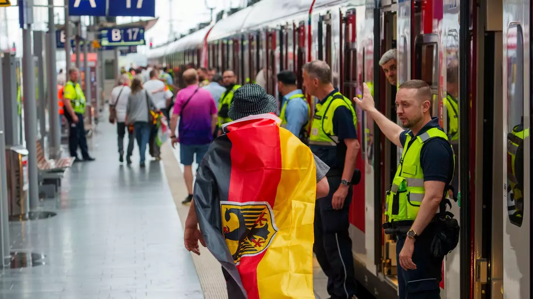 Die Bahn hat sich bei der EM aus Sicht von Verkehrsminister Wissing übernommen. (Archivfoto) - Bild: Andreas Arnold/dpa