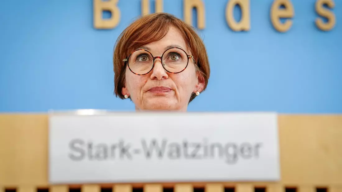 Steht in der sogenannten Fördergeld-Affäre unter Druck: Bildungsministerin Stark-Watzinger. (Archivbild) - Bild: Kay Nietfeld/dpa