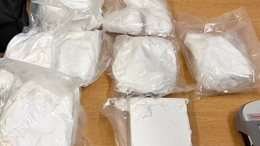 BPOL NRW: Bundespolizei fasst Drogenschmuggler mit Amphetamin und Kokain im Wert von 100.000,- Euro - Amtsgericht verhängt Untersuchungshaft - Bild: presseportal.de
