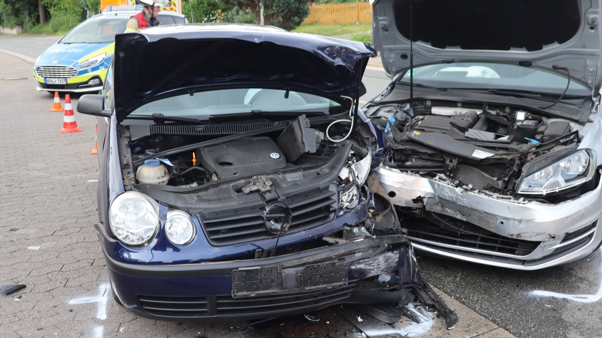 POL-HF: Gegenverkehr übersehen- Zusammenstoß beim Linksabbiegen - Foto: presseportal.de