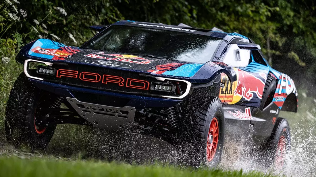 Weltpremiere in Goodwood: Neuer Ford Raptor T1+ zeigt sich bereit für die legendäre Dakar und andere Rallyes - Bild: presseportal.de