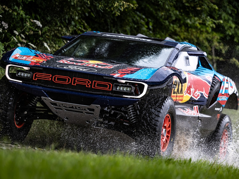 Weltpremiere in Goodwood: Neuer Ford Raptor T1+ zeigt sich bereit für die legendäre Dakar und andere Rallyes - Foto: presseportal.de