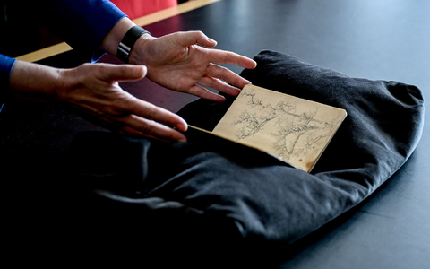 Skizzenbuch mit Vogelstudien - Foto: Britta Pedersen/dpa