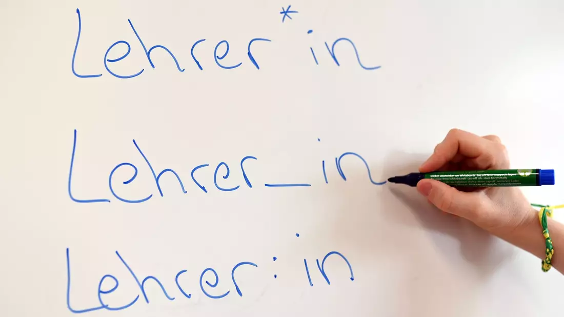 Gendern - das geht mit Sternchen, Unterstrich oder Doppelpunkt. (Symbolfoto) - Bild: Uli Deck/dpa