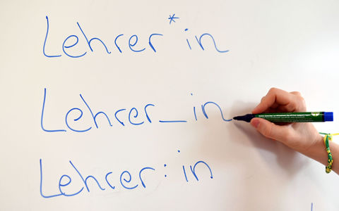 Gendern - das geht mit Sternchen, Unterstrich oder Doppelpunkt. (Symbolfoto) - Foto: Uli Deck/dpa