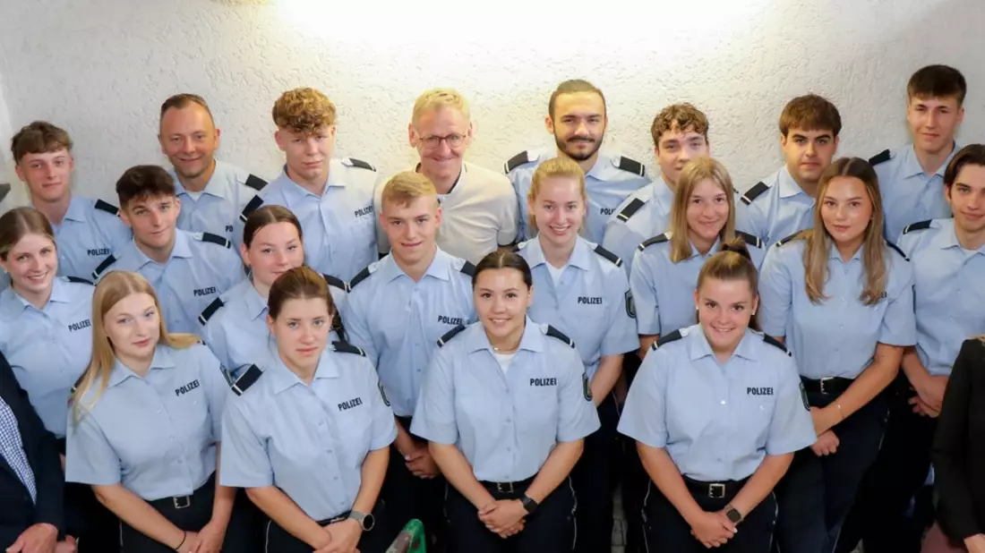 FFW Bergen: Generationswechsel bei der Ortsfeuerwehr Hassel - Torsten Neidert zum neuen Ortsbrandmeister gewählt - Bild: presseportal.de