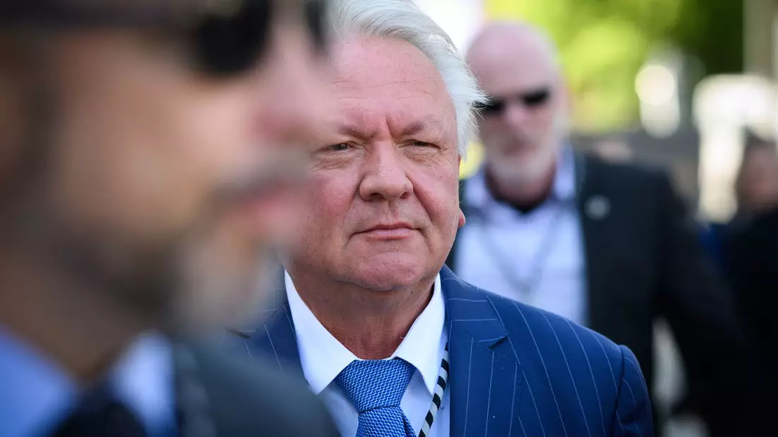 Armin Papperger, Vorstandsvorsitzender der Rheinmetall AG, kommt, begleitet von Personenschützern, zum Tag der deutschen Industrie 2024 des Bundesverbandes der Deutschen Industrie (BDI). - Bild: Bernd von Jutrczenka/dpa