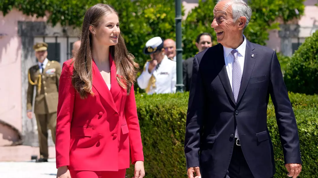 Leonor fühlte sich in Portugal «wie zu Hause». Sie traf unter anderem Portugals Präsident Marcelo Rebelo de Sousa. - Bild: Armando Franca/AP/dpa