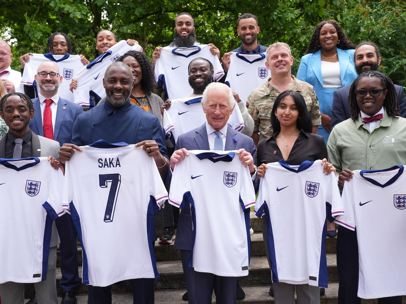 Idris Elba und König Charles sprechen über Jugendgewalt. - Foto: Yui Mok/PA Wire/dpa