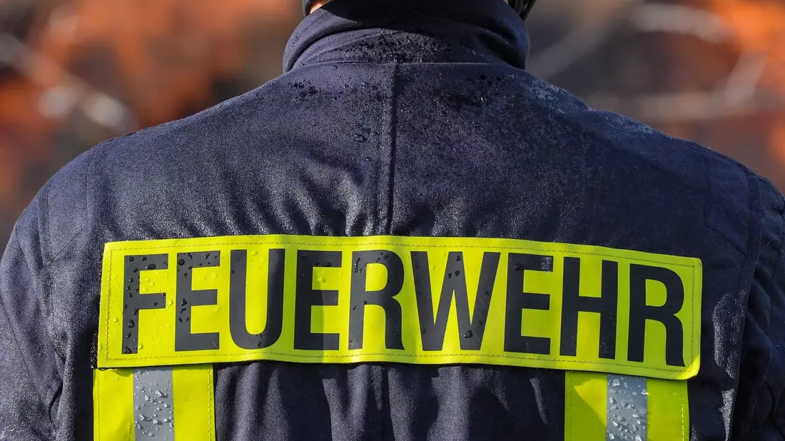 Die Feuerwehr in Telgte im Kreis Warendorf ist nach einem Sturm im Großeinsatz (Foto Archiv). - Bild: Patrick Pleul/dpa-Zentralbild/dpa