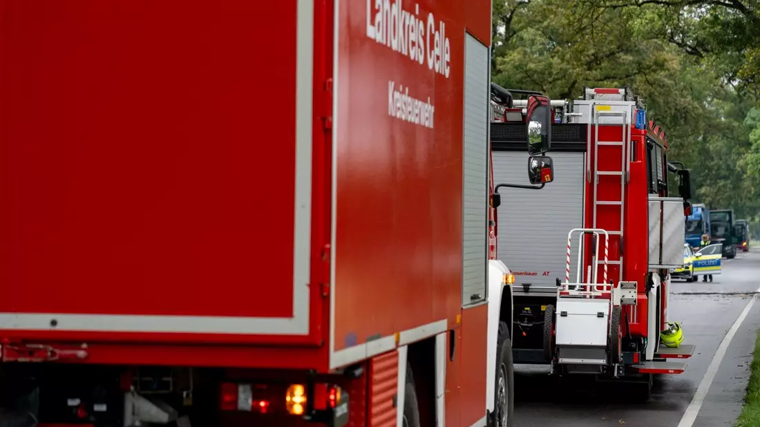 FW Flotwedel: Feuerwehr Eicklingen sichert Einsatzstelle nach schwerem Verkehrsunfall - Bild: presseportal.de