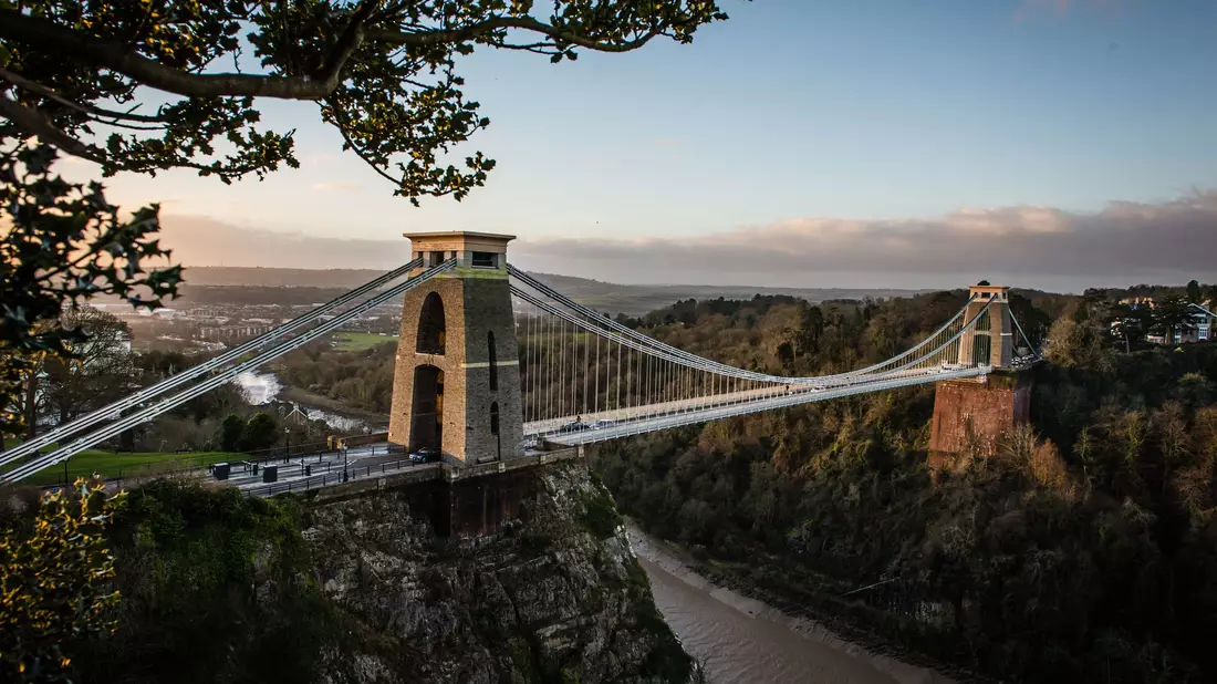 Fundort der Koffer: Bristols bekannte Brücke. (Archivbild) - Bild: Ben Birchall/dpa