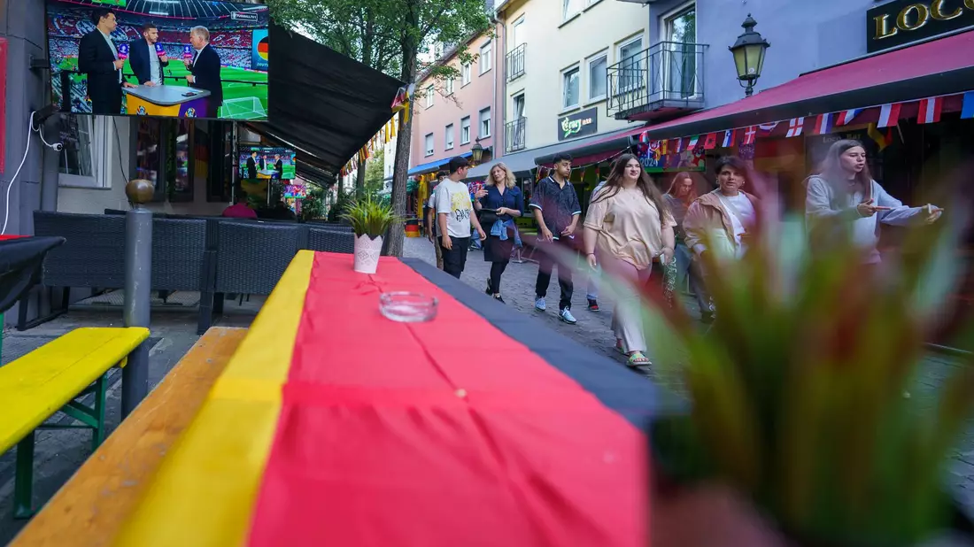 Volle Kassen durch die Fußball-EM - das haben offenbar nicht viele Gastronomen erlebt. (Archivbild) - Bild: Andreas Arnold/dpa