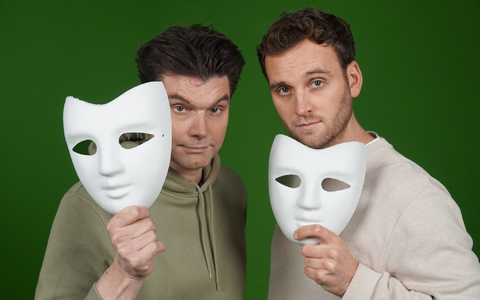 Comedian Lutz van der Horst leidet unter dem Impostor-Syndrom und berichtet in einer Doku mit Leon Windscheid erstmals darüber. - Foto: Kai Metzner/ZDF/dpa