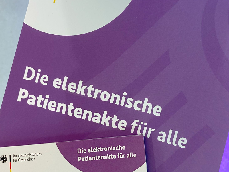 Die E-Akte für gesetzlich Versicherte wurde als wählbares Angebot schon 2021 eingeführt, wird bisher aber kaum genutzt. (Archivbild) - Foto: Sascha Meyer/dpa