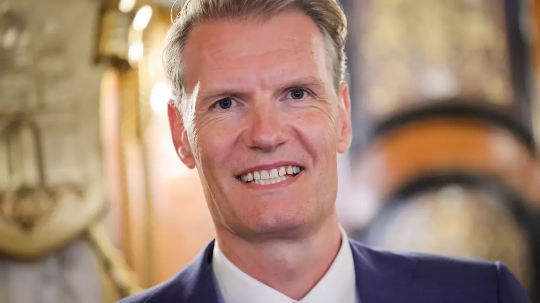 Nach dem umstrittenen ersten Bürgerschaftsbeschluss zum Einstieg der weltgrößten Reederei MSC beim Hamburger Hafenlogitiker HHLA versucht MSC-Chef Soren Toft in einem Interview Vertrauen aufzubauen. - Bild: Christian Charisius/dpa