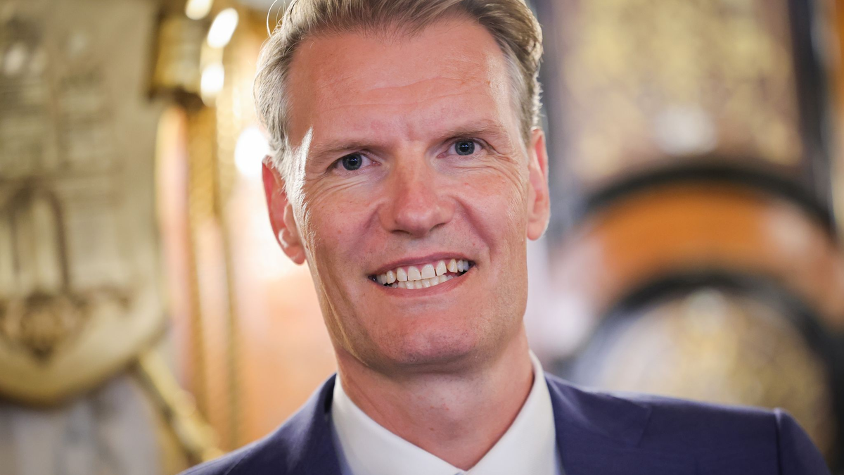 Nach dem umstrittenen ersten Bürgerschaftsbeschluss zum Einstieg der weltgrößten Reederei MSC beim Hamburger Hafenlogitiker HHLA versucht MSC-Chef Soren Toft in einem Interview Vertrauen aufzubauen. - Foto: Christian Charisius/dpa