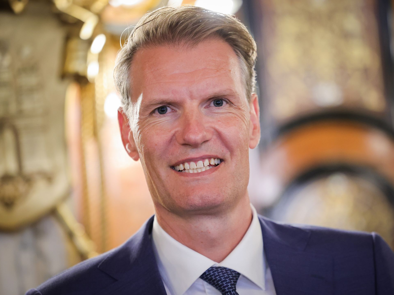 Nach dem umstrittenen ersten Bürgerschaftsbeschluss zum Einstieg der weltgrößten Reederei MSC beim Hamburger Hafenlogitiker HHLA versucht MSC-Chef Soren Toft in einem Interview Vertrauen aufzubauen. - Foto: Christian Charisius/dpa