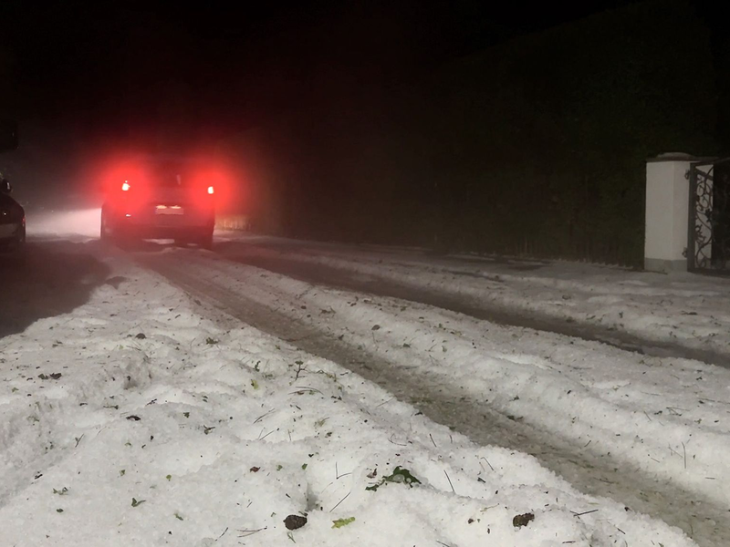 Diesen Anblick kennt man sonst nur aus dem tiefsten Winter. - Foto: Hutter/Vifogra/dpa