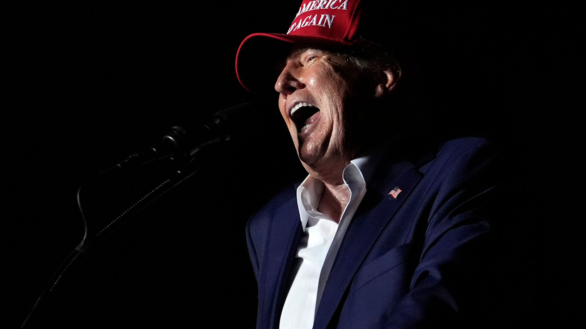 Donald Trump drohen bei Verstößen gegen Plattform-Regeln bei Facebook und Instagram keine härteren Strafen mehr.  - Foto: Rebecca Blackwell/AP