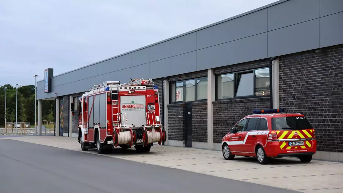 FW Hambühren: Werden heiße Backwaren zum Dauerbrenner für die Feuerwehr Hambühren? / Brandmeldeanlage in Discounter am neuen Fachmarktzentrum löst zum wiederholten Male aus - Bild: presseportal.de