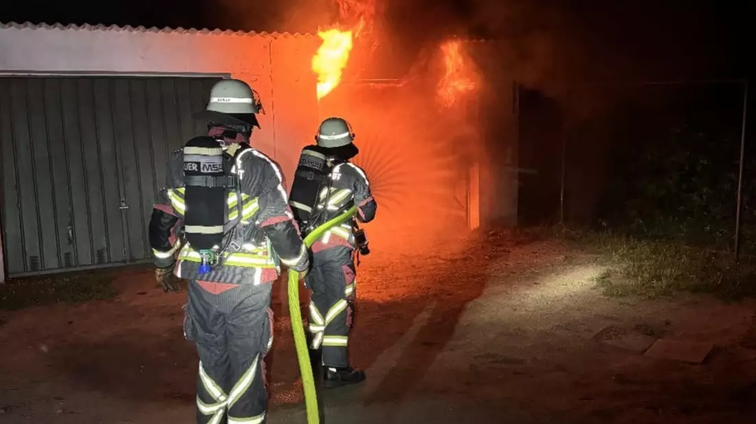 FW Norderstedt: Garagenbrand im Glashütter Weg - Bild: presseportal.de