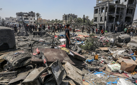 Palästinensischen Angaben zufolge wurden bei israelischen Angriffen in Al-Mawasi Dutzende Menschen getötet und Dutzende verletzt. - Foto: Abed Rahim Khatib/dpa