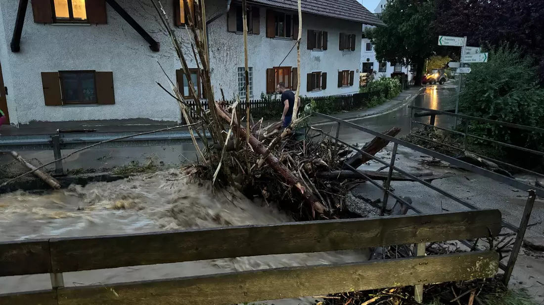 Unwetterschäden können teuer werden (Symbolbild) - Bild: Michael Breher/dpa