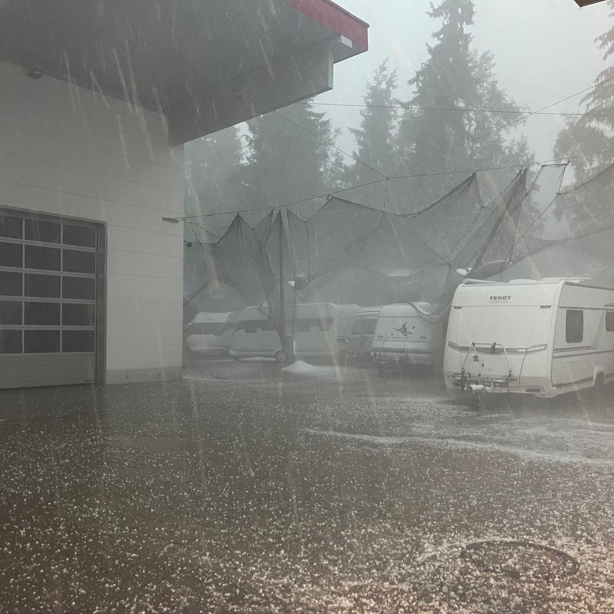 Im Allgäu musste die Feuerwehr besonders oft zu Einsatzen ausfahren. - Foto: Markus Dorer/dpa