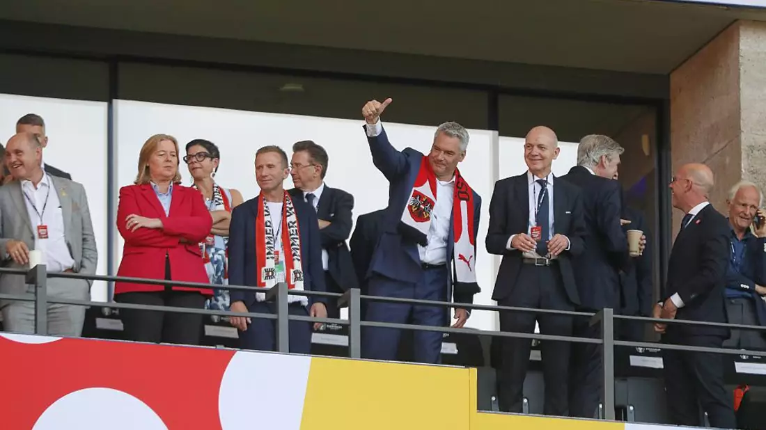 Ehrengäste im Stadion (Archiv) - Bild: über dts Nachrichtenagentur