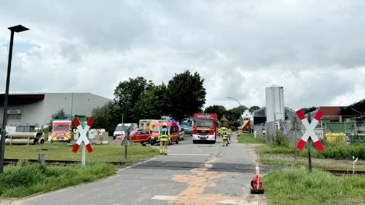 BPOL-FL: Garding - Kollision PKW mit Zug - Foto: presseportal.de
