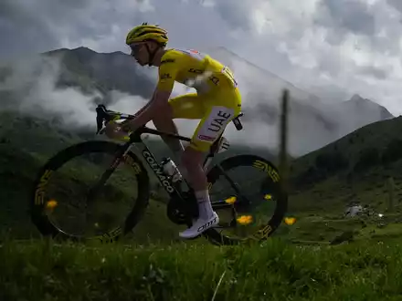 Der Slowene Tadej Pogacar dominiert die diesjährige Tour de France. - Foto: Daniel Cole/AP