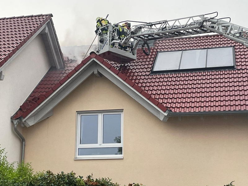 LRA-Ravensburg: Dachstuhlbrand nach Blitzschlag - Foto: presseportal.de